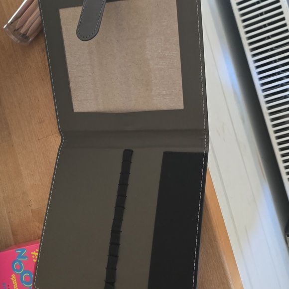 BNWOT scetch pad binder with pencils. - Picture 2 of 5